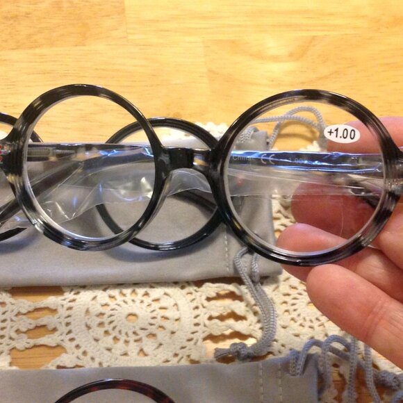 Reading Glasses, four new pair round style - Picture 5 of 9